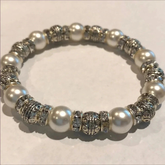 BRACELET NEW WOMENS SILVER TONE COSTUME JEWELRY PEARL PEARLS STRETCH ONE SIZE - Picture 3 of 4